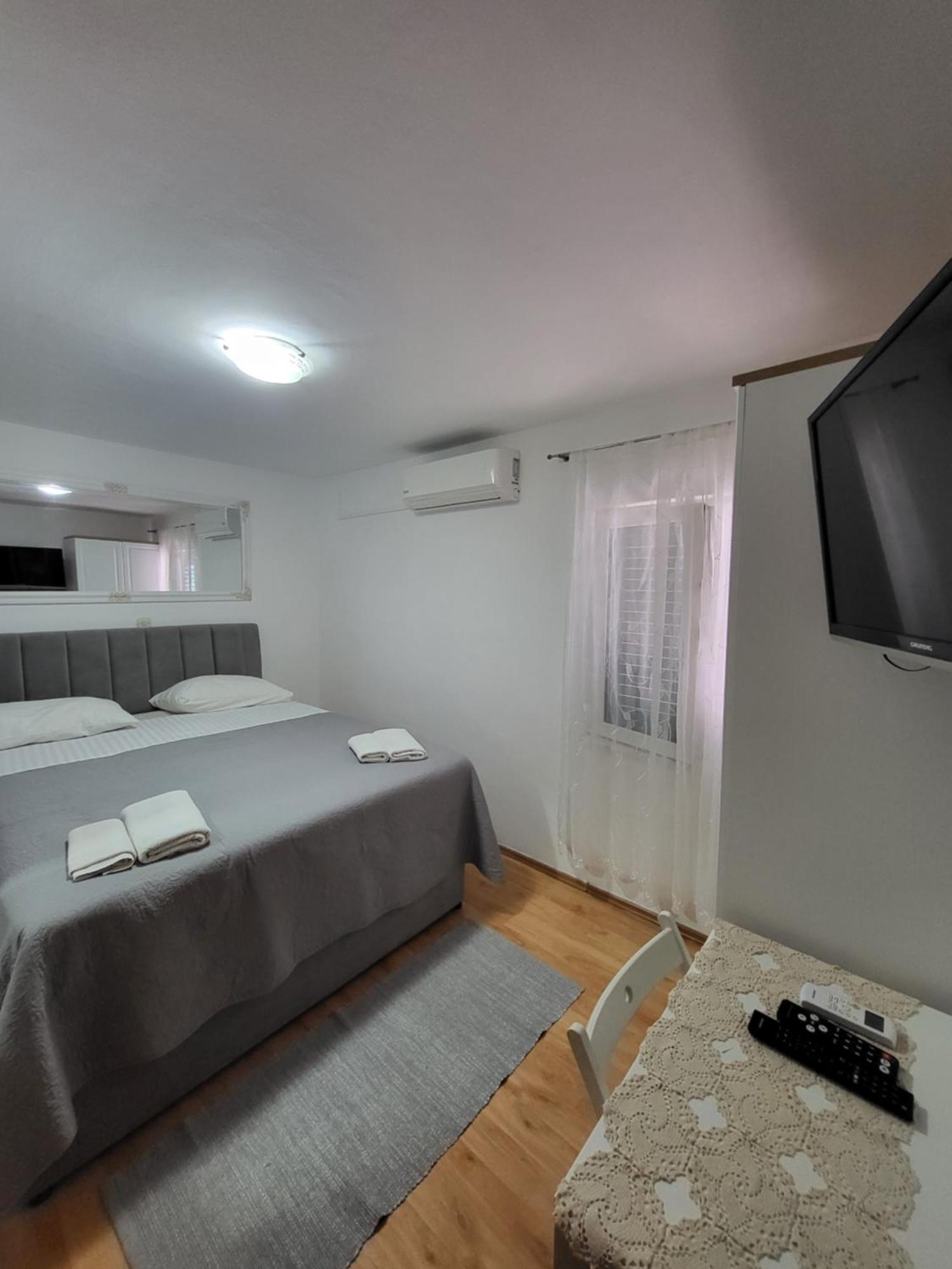 Guest Accomodation Zura Skradin Exterior foto