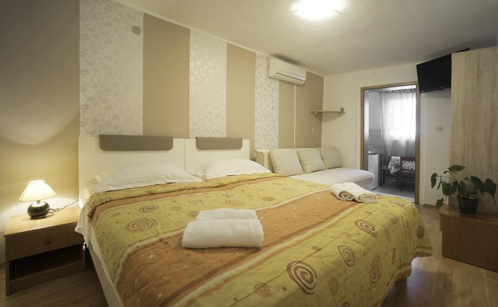 Guest Accomodation Zura Skradin Exterior foto