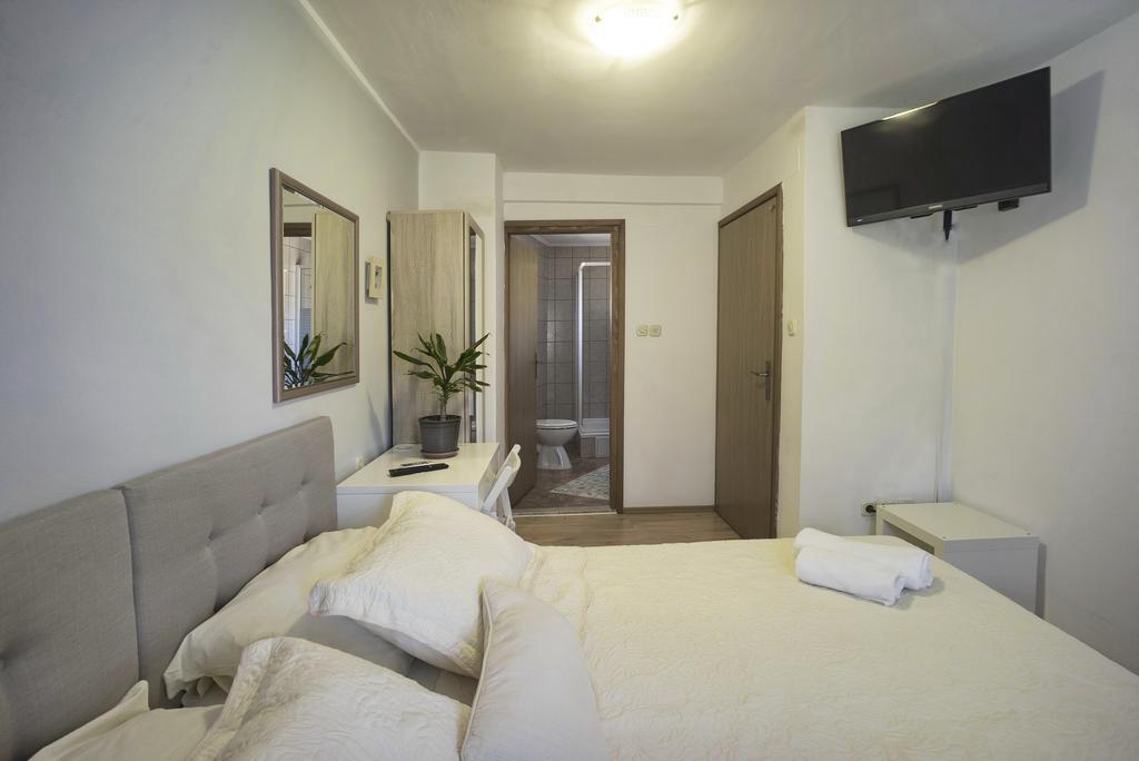 Guest Accomodation Zura Skradin Exterior foto